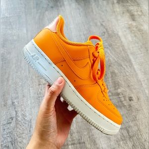 NIKE - AIR FORCE 1 LOW ‘07 ESSENTIAL SNEAKERS ORANGE PEAL A02132-801